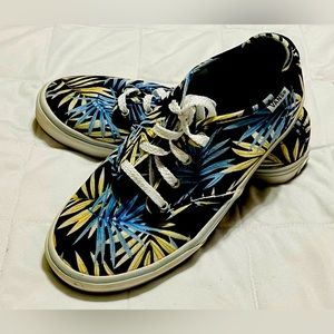 Vans Hawaiian Beach Shoes Girls 4.5 Women’s 6 Tennis Shoes Sneakers Girls Black